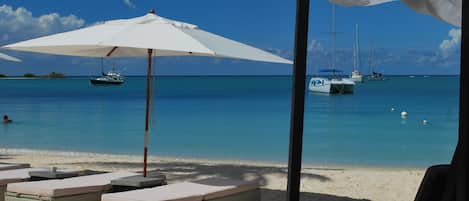 Beach nearby, white sand, 2 beach bars