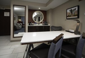 1 King Whirlpool Suite with Pullout Sofa
