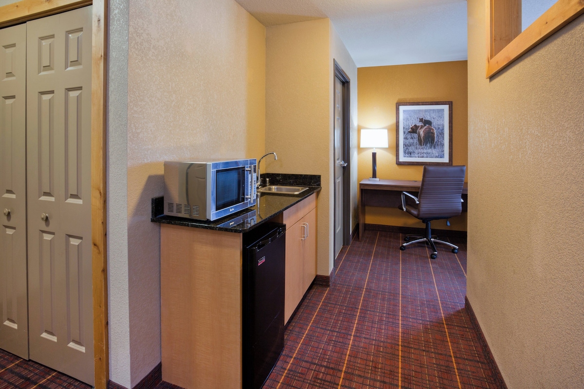 Suite, 2 Queen Beds | Premium bedding, in-room safe, desk, iron/ironing board