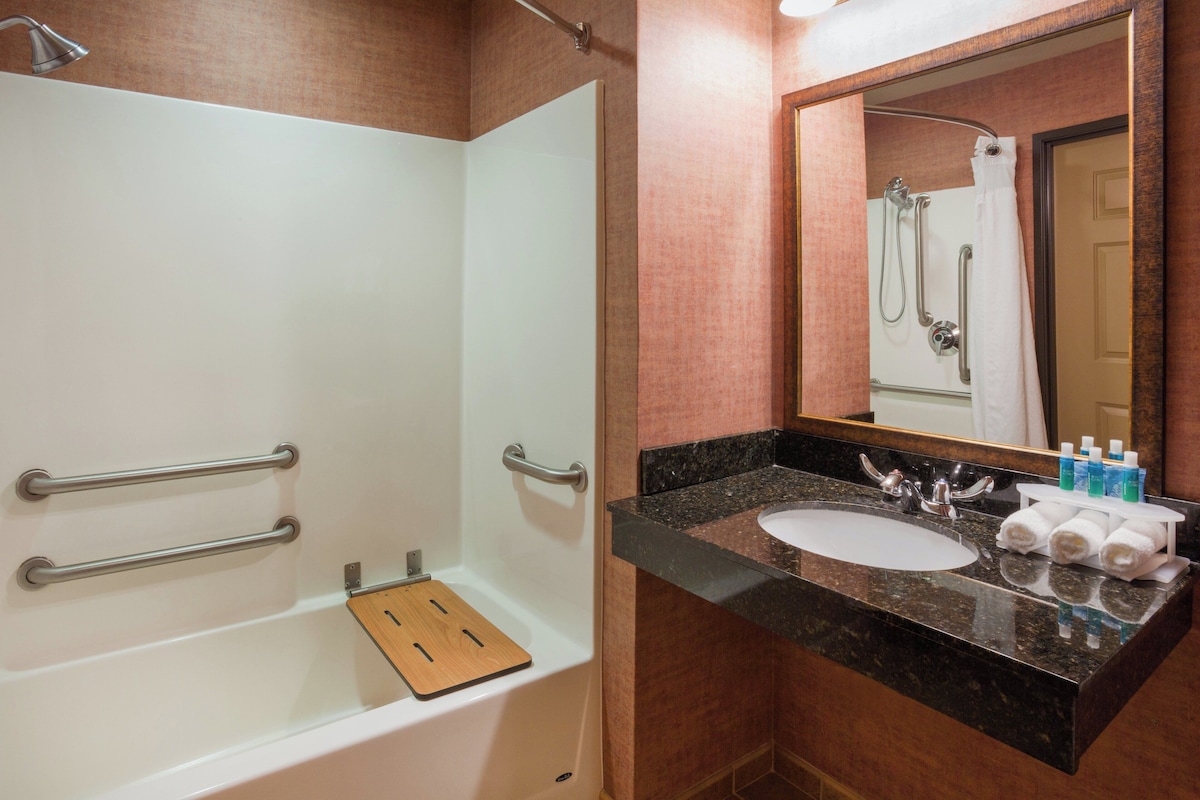 Standard Room, 2 Queen Beds, Accessible Bathtub (Communications) | Premium bedding, in-room safe, desk, iron/ironing board
