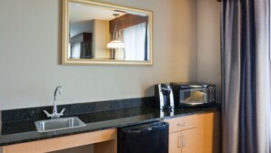 A compact kitchenette with a sink, a microwave, and a coffee maker. - Holiday Inn Express Hotel & Suites Brainerd-Baxter by IHG (Brainerd)