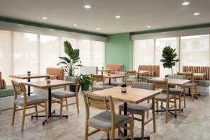 Desayuno completo todos los días (con cargo)