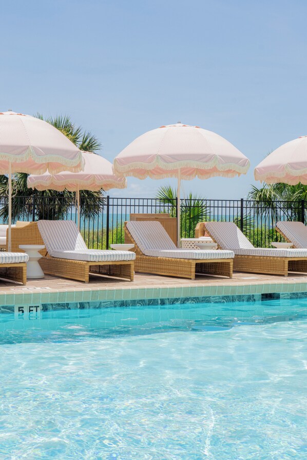 Outdoor pool - voco The Shelby - Myrtle Beach by IHG (Myrtle Beach)