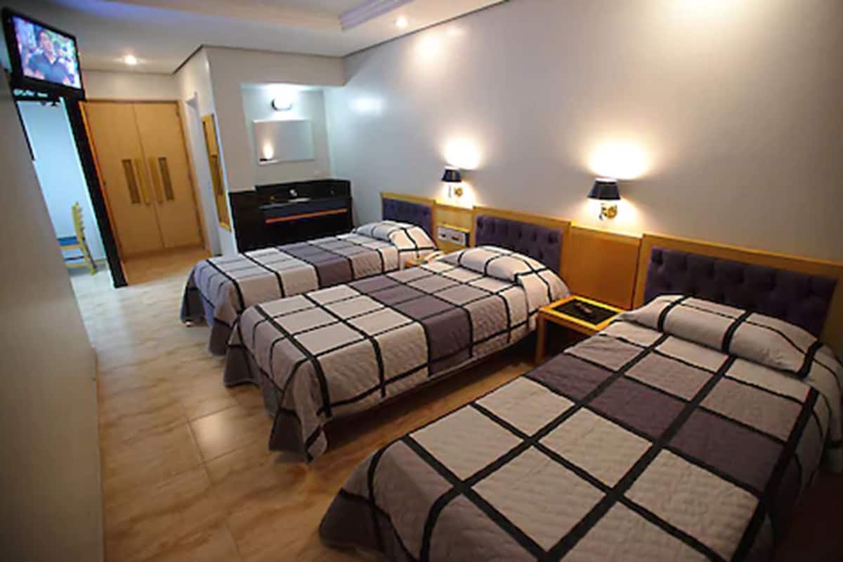 Minibar, coffres-forts dans les chambres, rideaux occultants