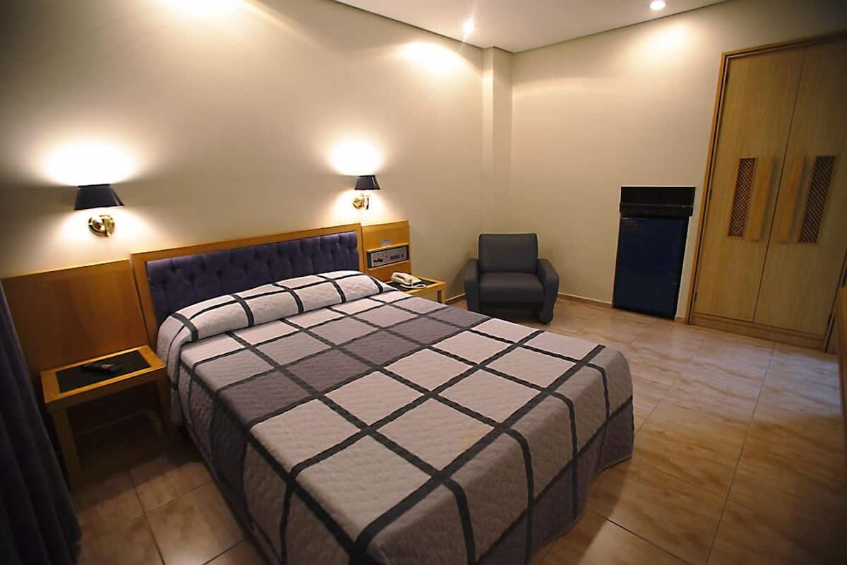 Minibar, Zimmersafe, Verdunkelungsvorhänge, kostenloses WLAN