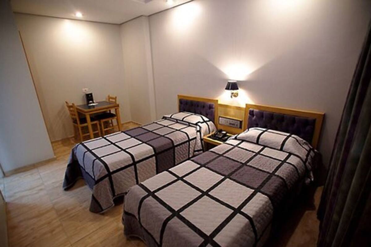 Minibar, coffres-forts dans les chambres, rideaux occultants