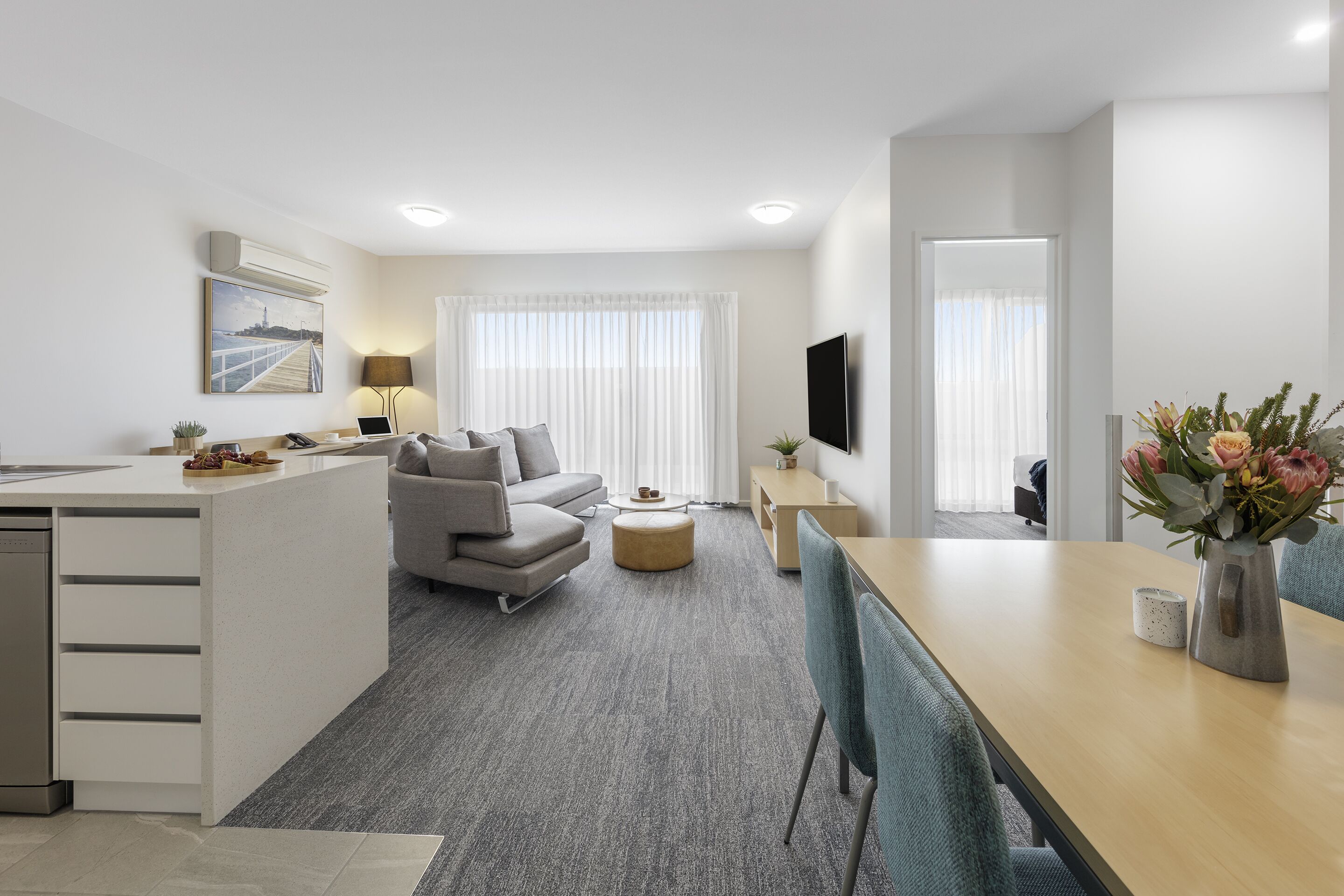 60-inch tv with digital channels, netflix, hulu