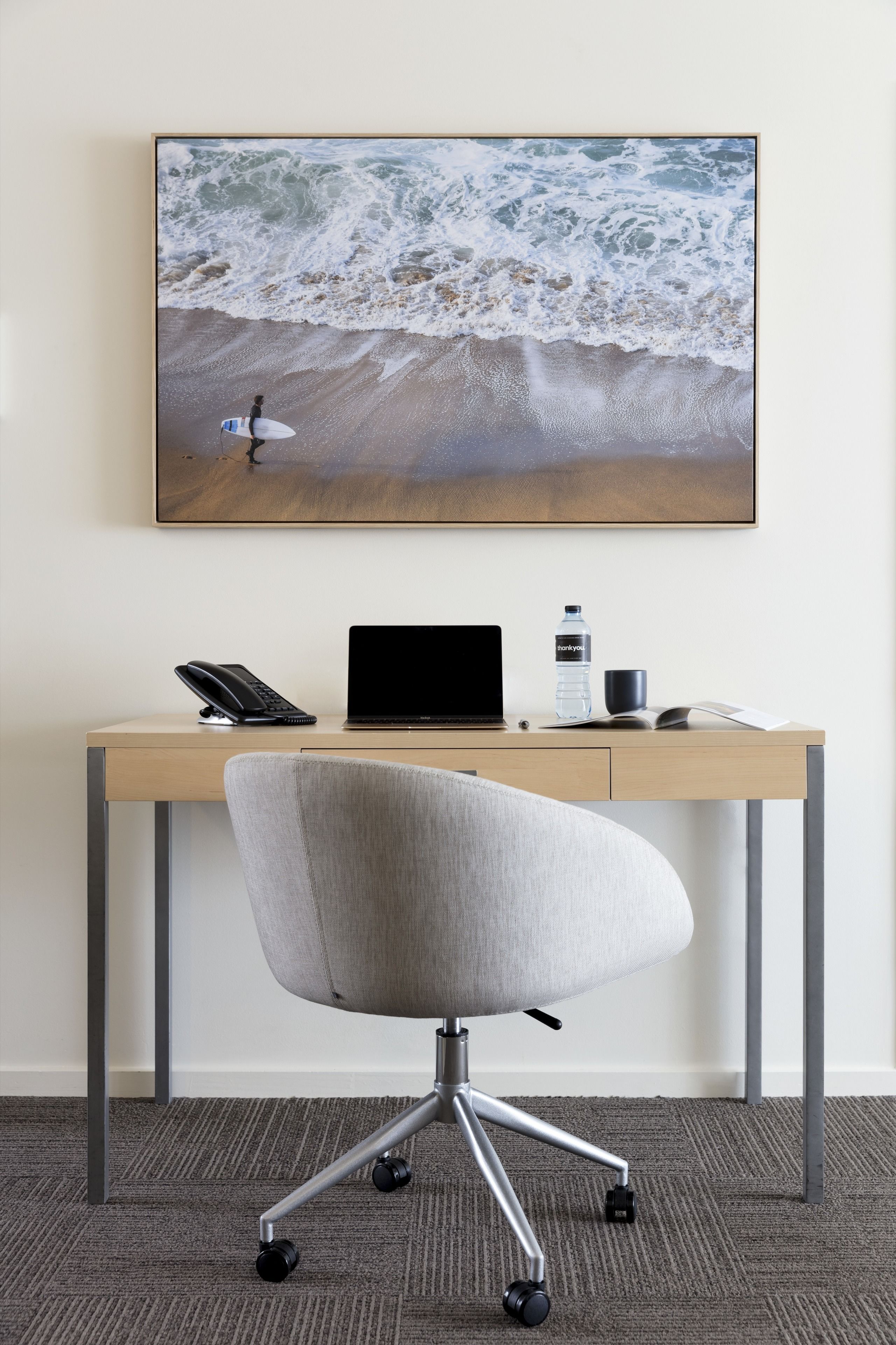 60-inch tv with digital channels, netflix, hulu