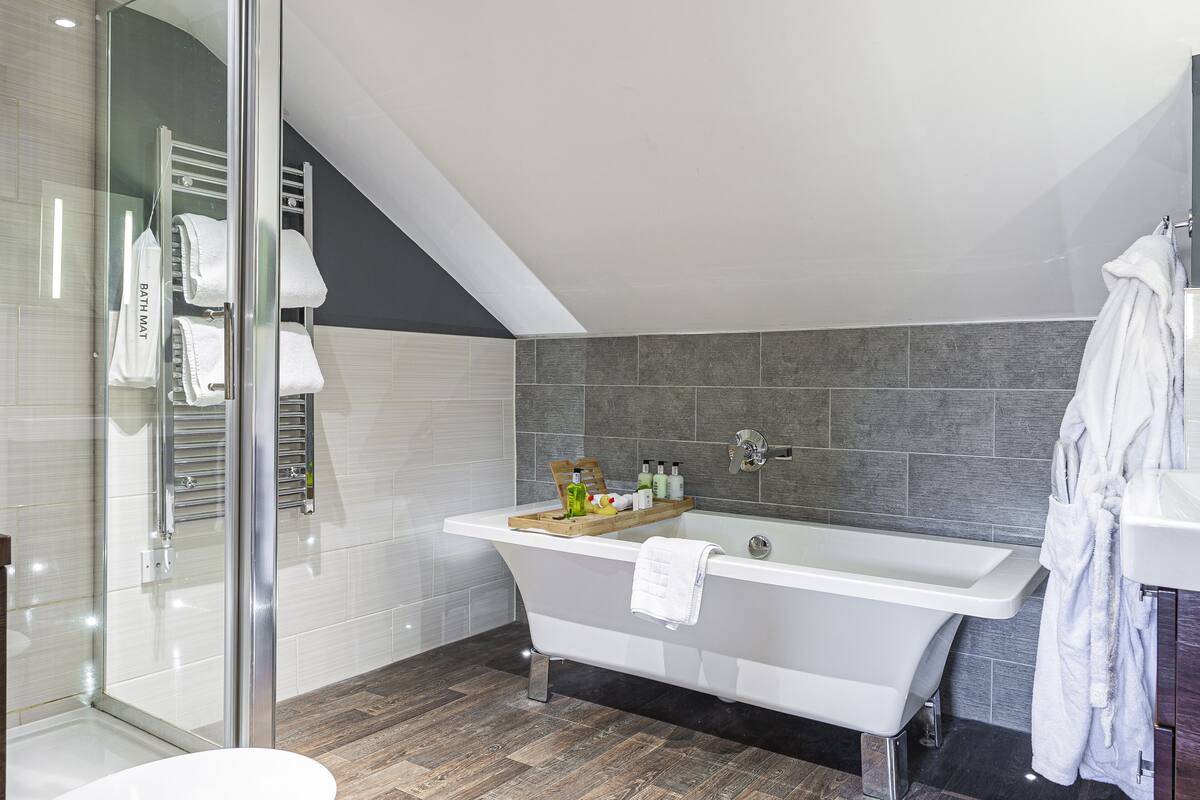 deluxe suite | bathroom | free toiletries, hair dryer, bathrobes, slippers