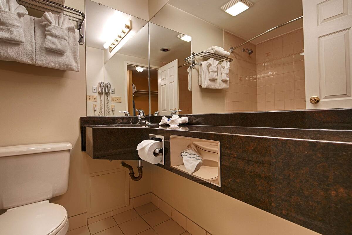 premium bedding, pillow-top beds, in-room safe, blackout curtains