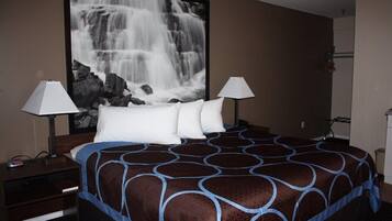 Escritorio, cortinas blackout, wifi gratis y ropa de cama