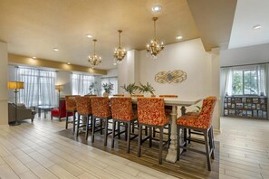 Lobby - Best Western Plus Vineyard Inn & Suites (Penn Yan)