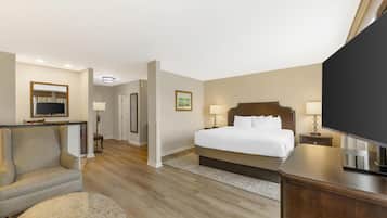 Standard Room, 1 King Bed, Non Smoking, Jetted Tub (with Sofabed) | Premium bedding, in-room safe, laptop workspace, blackout drapes