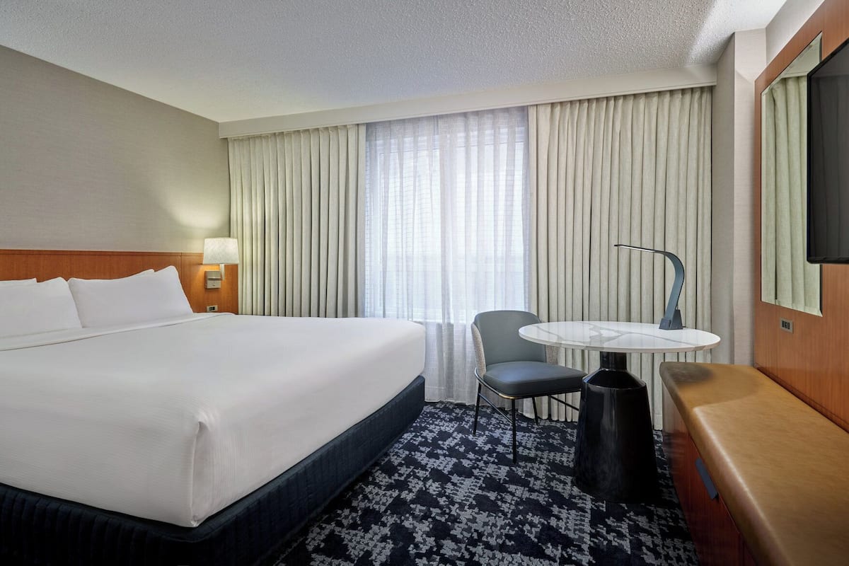 1 bedroom, premium bedding, pillow-top beds, desk