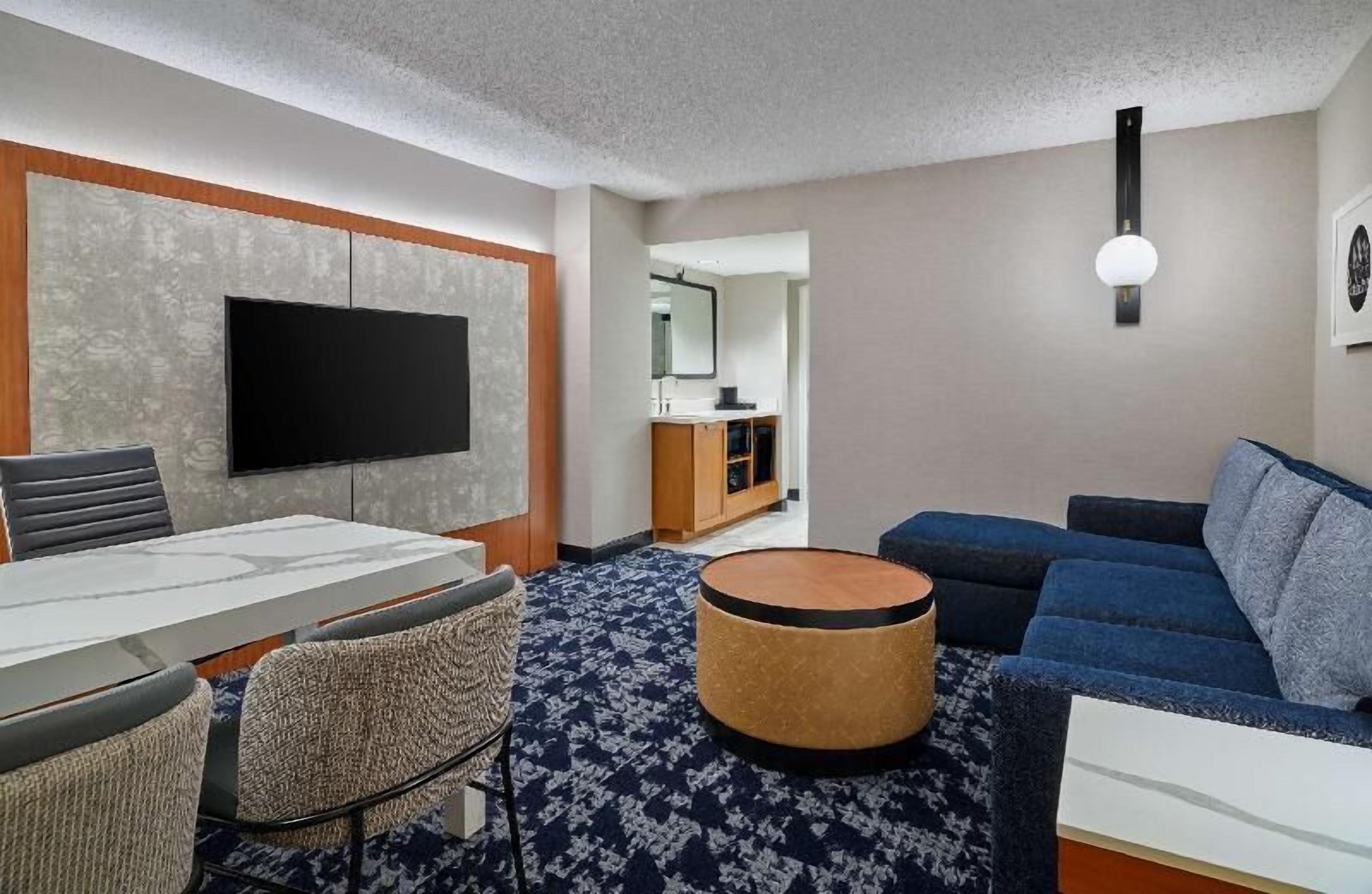 Living area | 37-inch flat-screen TV with cable channels, TV, pay movies