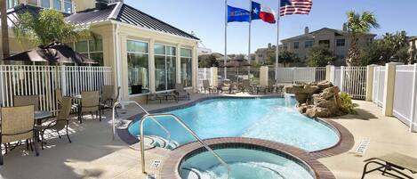 Ulkouima-allas, aurinkovarjoja, aurinkotuoleja