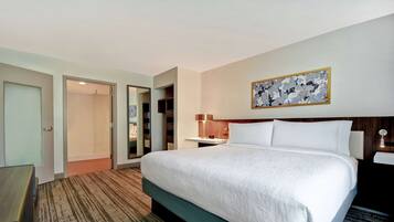 Sengetøy av topp kvalitet, safe på rommet og skrivebord