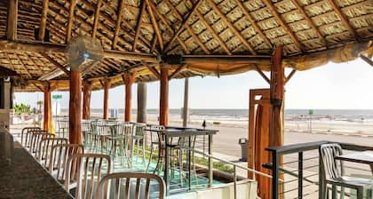 DoubleTree by Hilton Hotel Galveston Beach