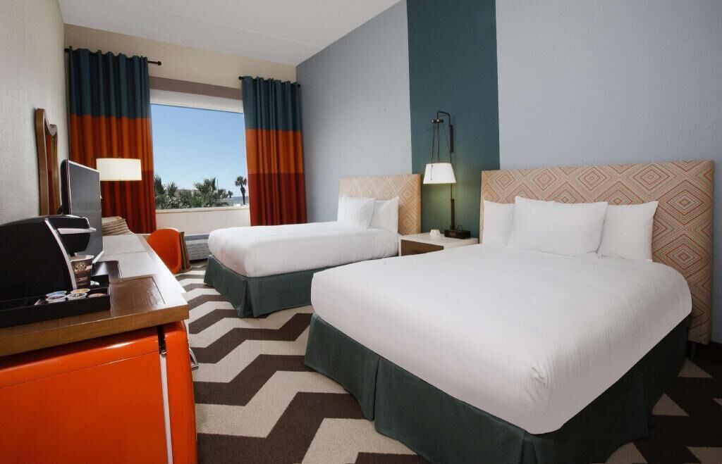 Premium bedding, in-room safe, desk, iron/ironing board