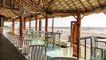 2 restaurantes: opção de café da manhã, almoço e jantar