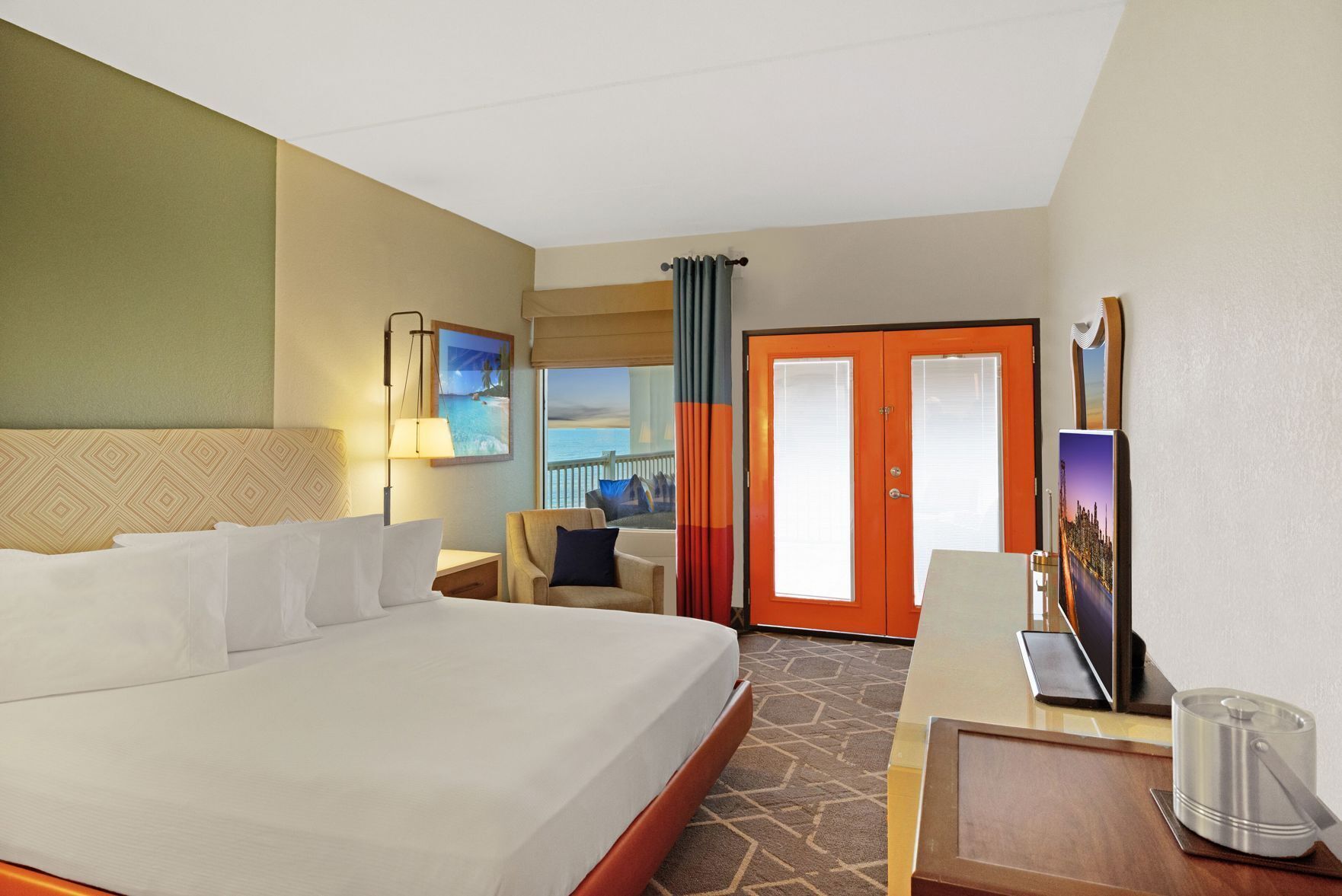 Premium bedding, in-room safe, desk, iron/ironing board