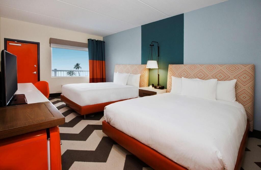 Premium bedding, in-room safe, desk, iron/ironing board