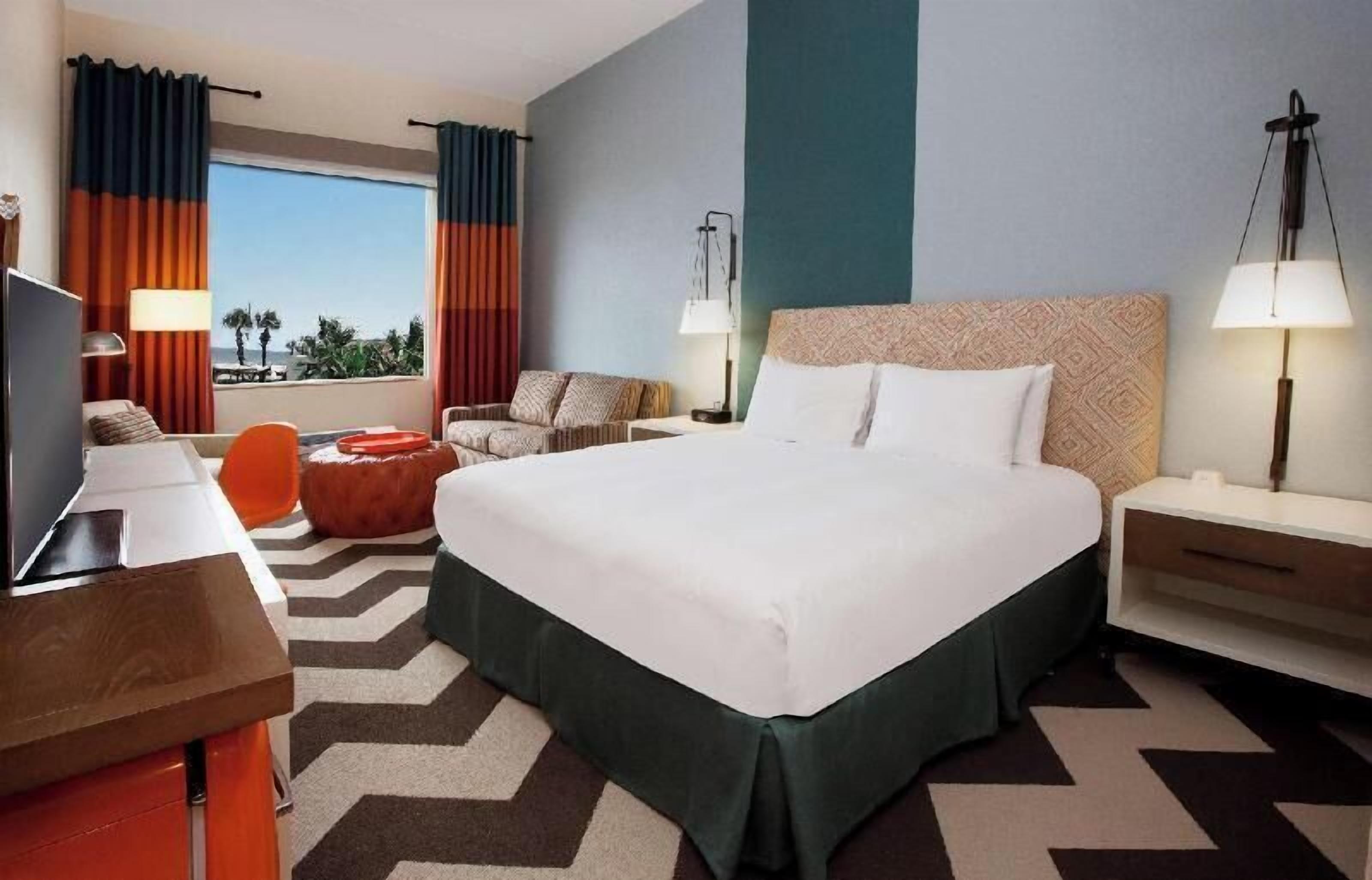 Premium bedding, in-room safe, desk, iron/ironing board