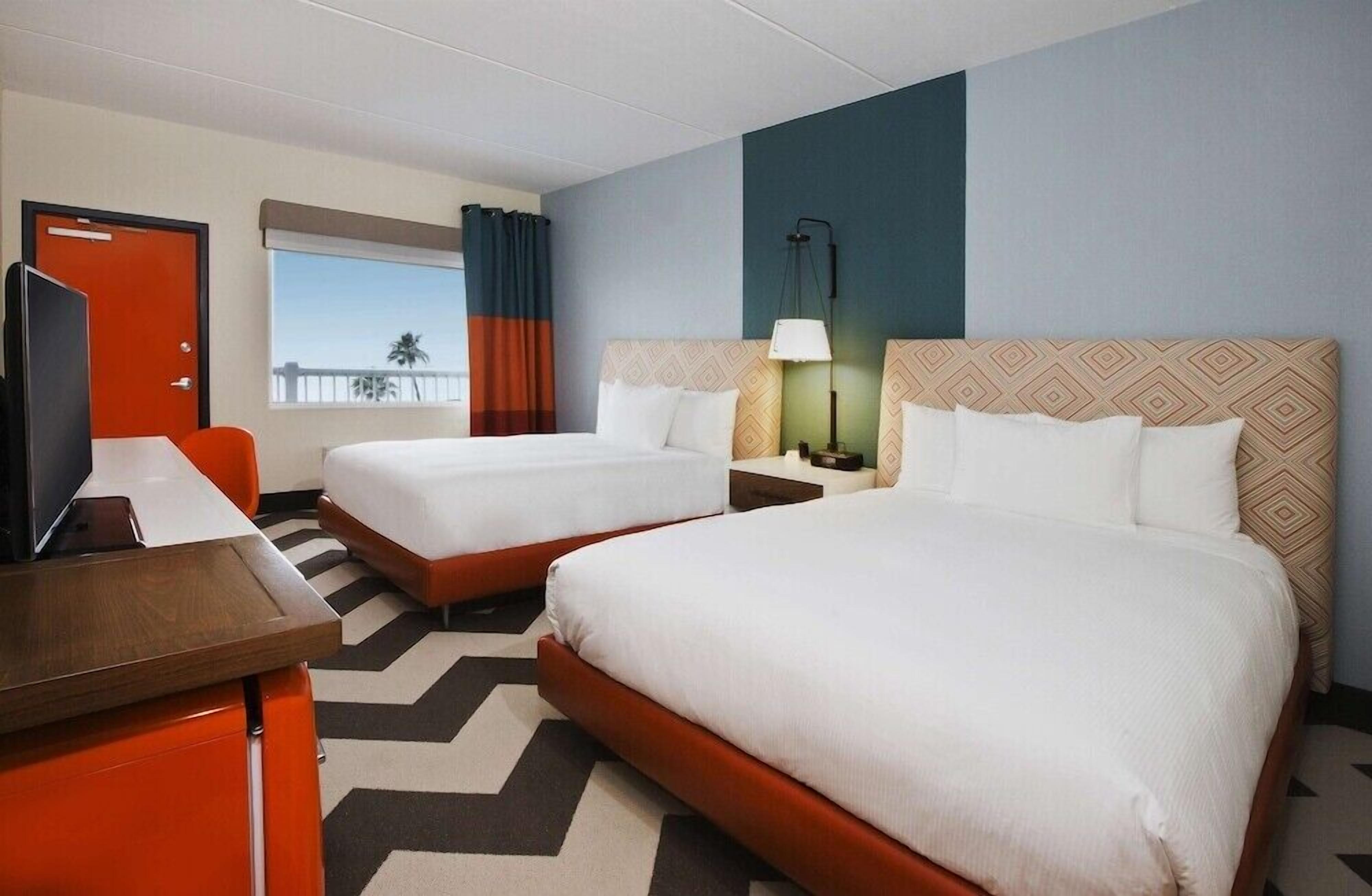 Premium bedding, in-room safe, desk, iron/ironing board