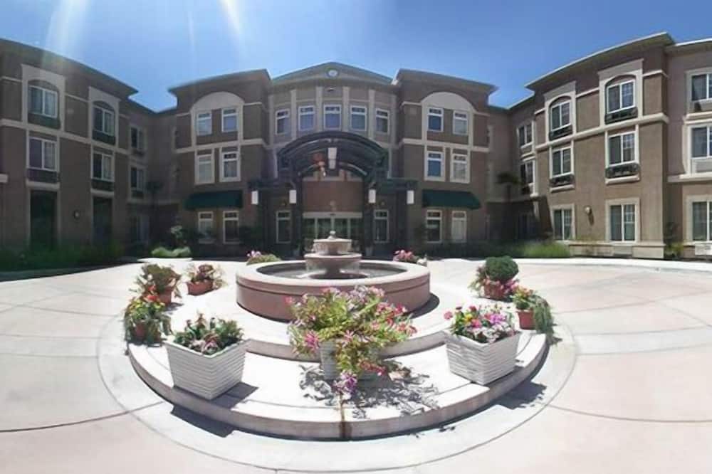 Holiday Inn Express® Windsor Sonoma Wine Country by IHG