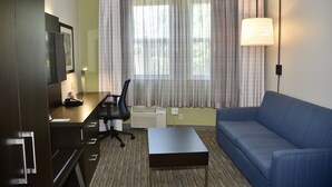 Suite, 1 kingsize-seng, massasjebadekar | Skrivebord, strykejern/-brett og barnesenger (inkludert)