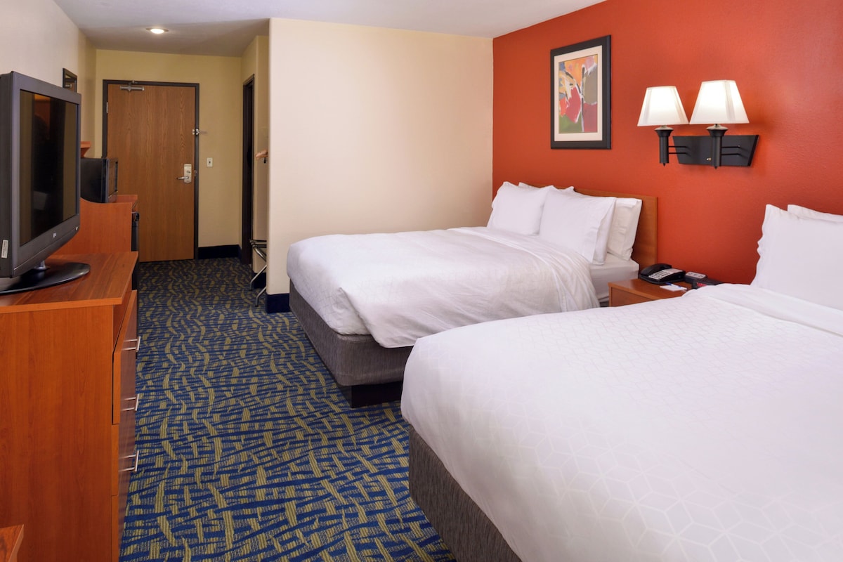 1 bedroom, premium bedding, pillow-top beds, desk
