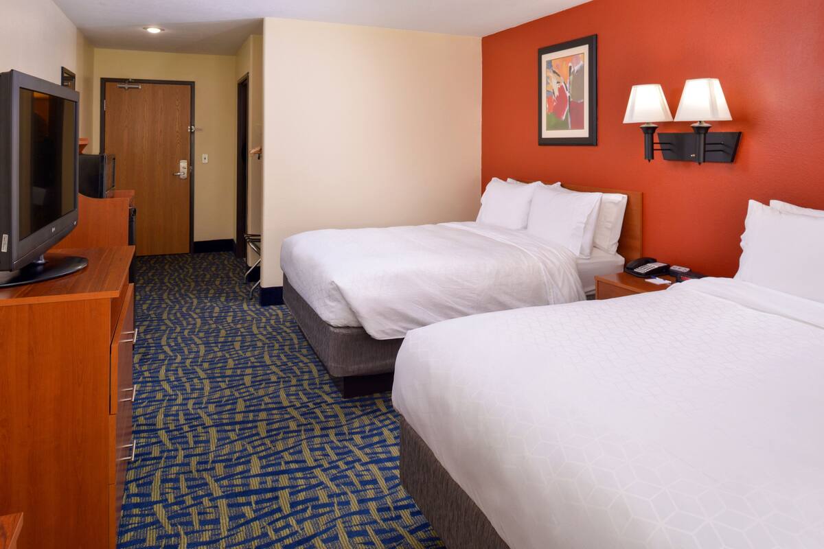 1 bedroom, premium bedding, pillow-top beds, desk