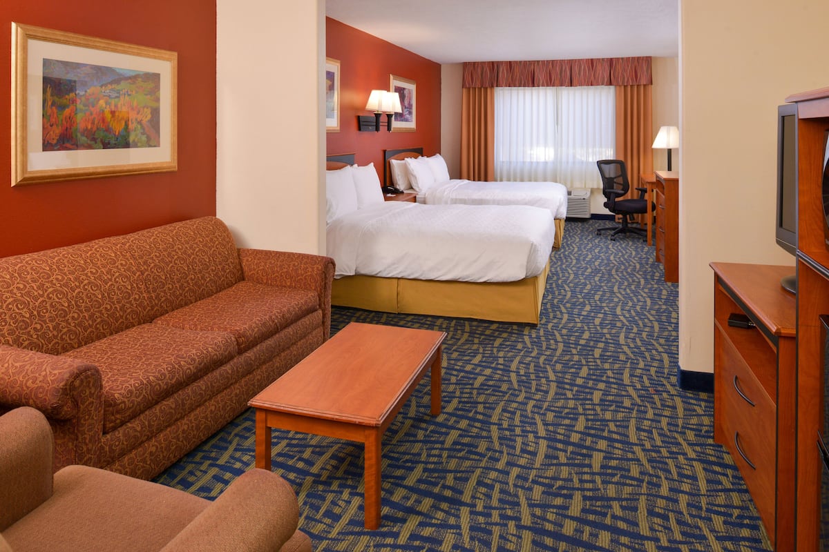 1 bedroom, premium bedding, pillow-top beds, desk