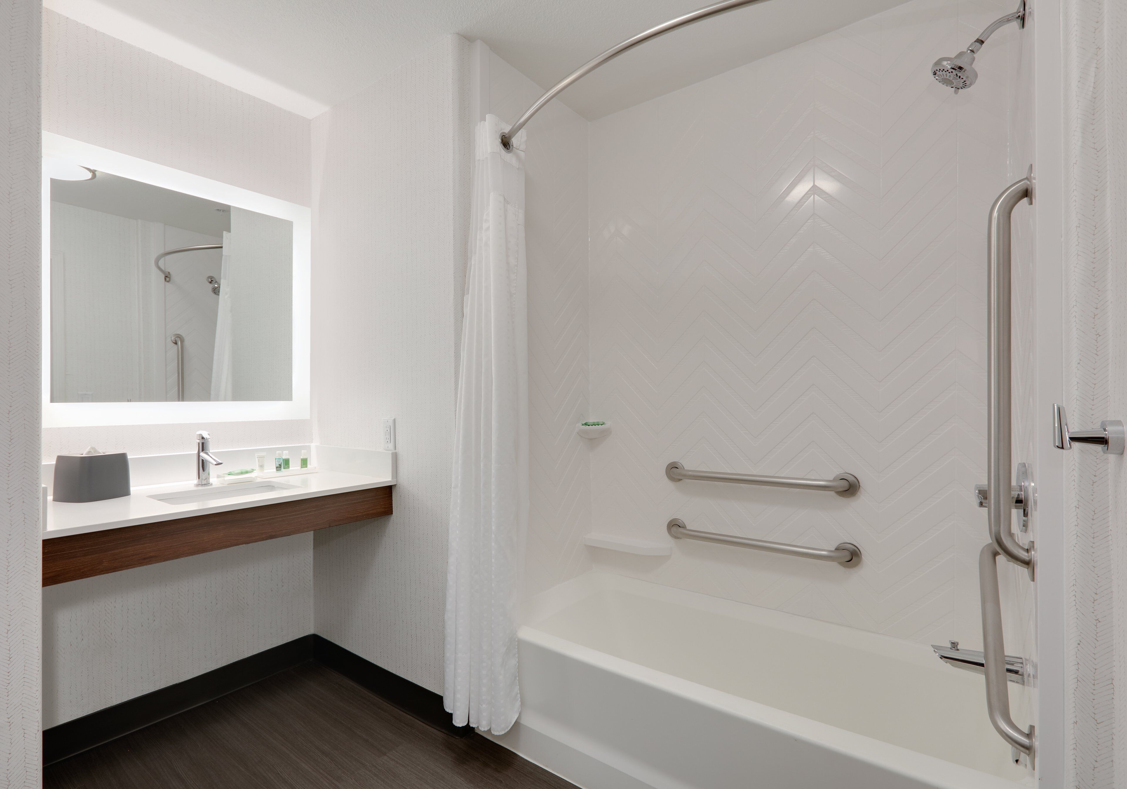 combined shower/bathtub, free toiletries, hair dryer, towels