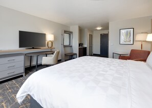 Desk, laptop workspace, blackout drapes, iron/ironing board - Holiday Inn Yuma by IHG (Yuma)