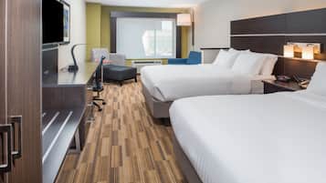 Habitación estándar, varias camas | Ropa de cama de alta calidad y escritorio