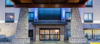 Holiday Inn Express Hotel & Suites Bismarck by IHG