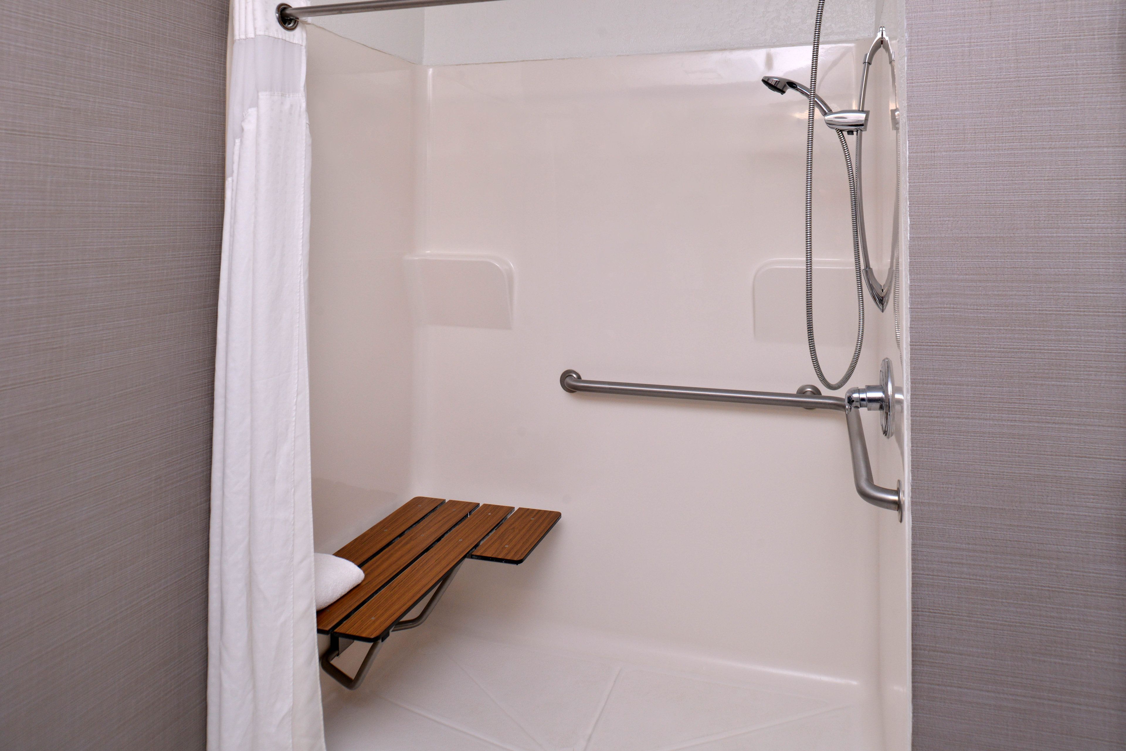 standard room, 1 king bed, accessible (communications, roll in shower) | in-room safe, desk, iron/ironing board, cots/infant beds