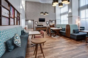 Café da manhã com buffet grátis todos os dias