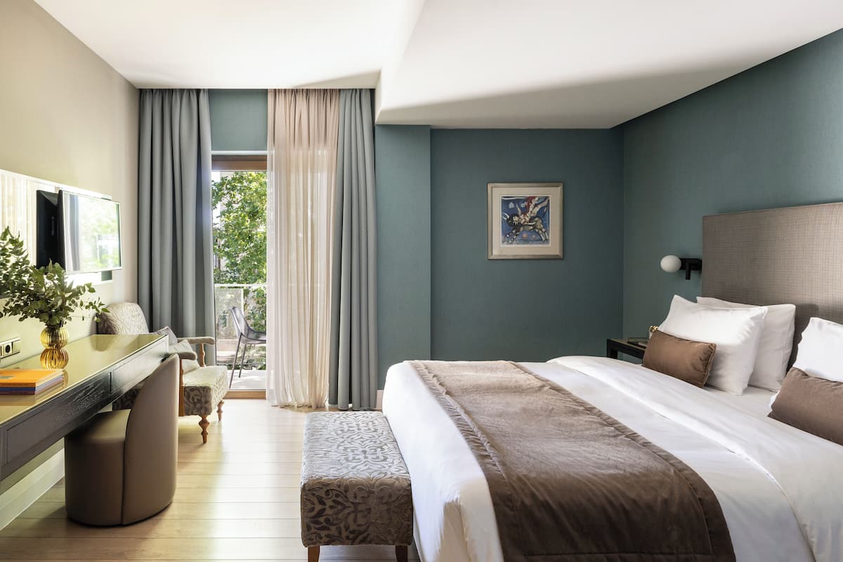 Deluxe Double or Twin Room | Premium bedding, minibar, in-room safe, individually decorated