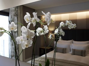 Premium bedding, minibar, in-room safe, individually decorated - The Y Hotel (Kifisia)