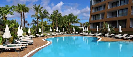 Indoor pool, outdoor pool, sun loungers