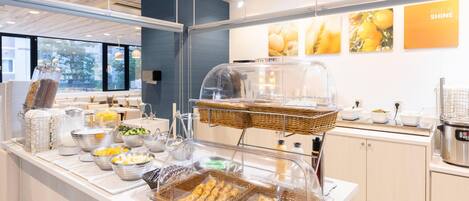 Free daily continental breakfast