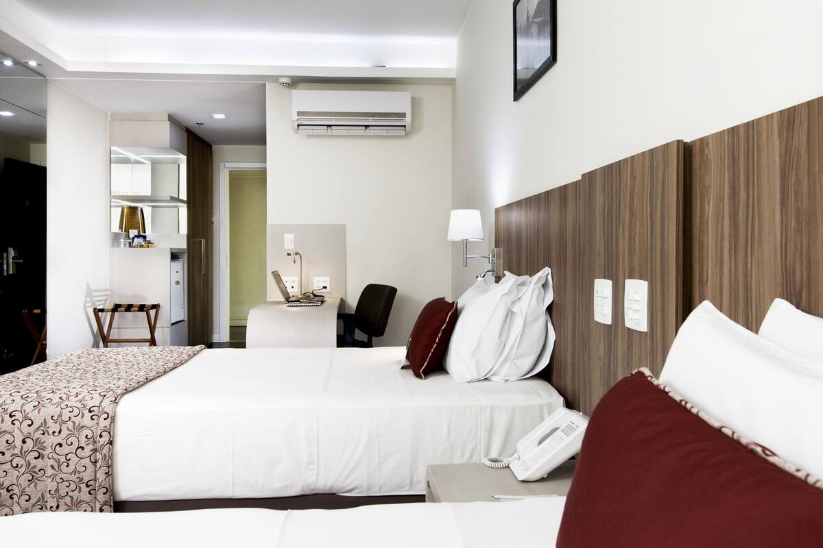 superior twin room, 2 single beds | 1 bedroom, minibar, in-room safe, desk