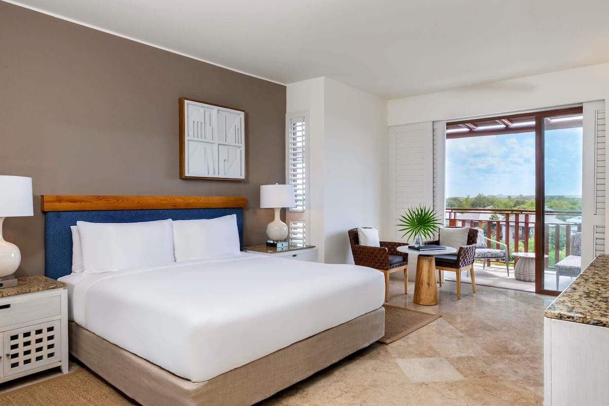 Egyptian cotton sheets, premium bedding, down comforters, pillowtop beds