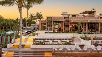 8 restoran, melayani sarapan, makan siang; sajian masakan Meksiko