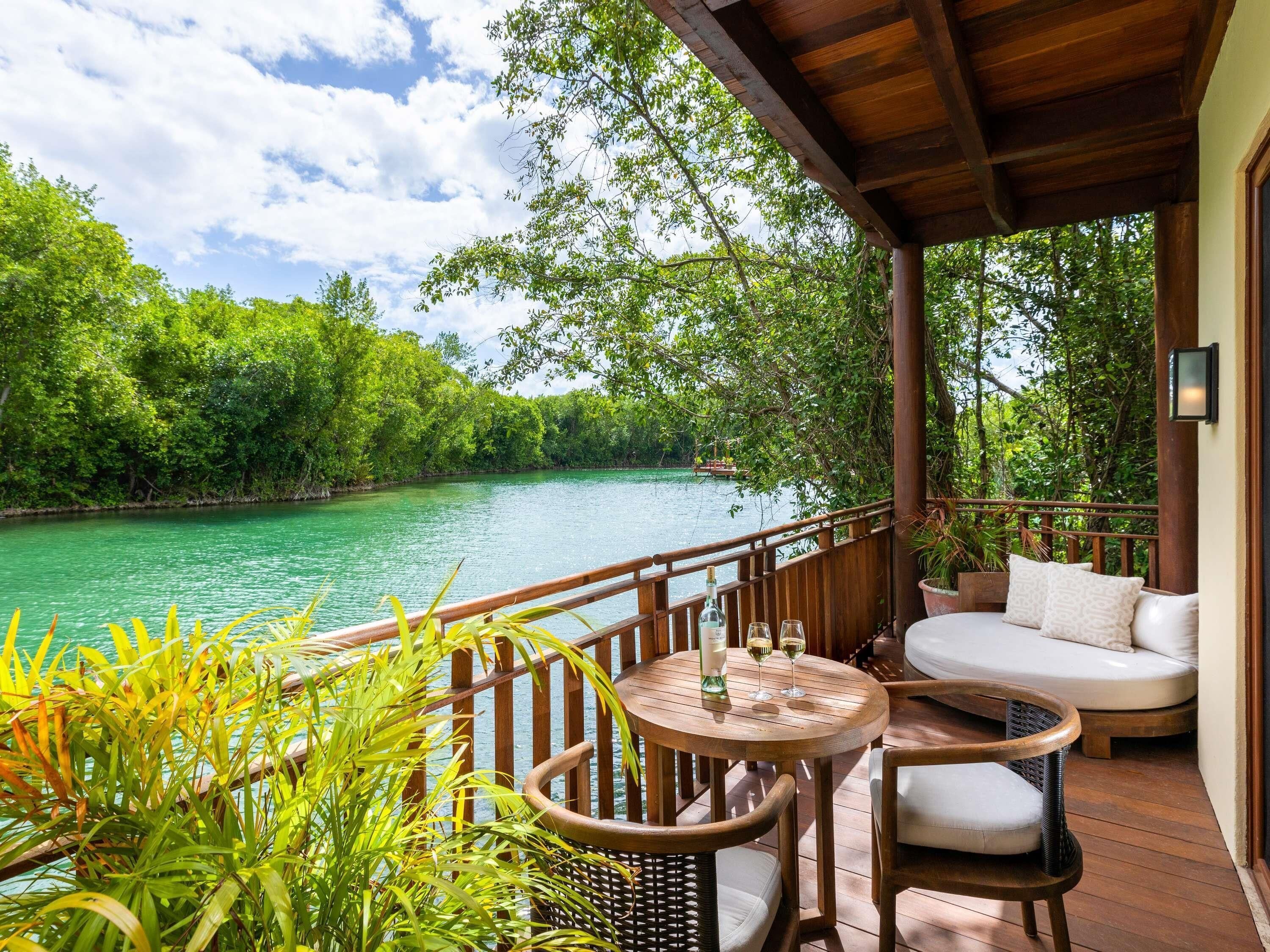 Egyptian cotton sheets, premium bedding, down comforters, pillowtop beds