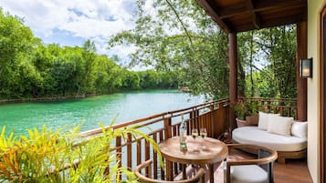 Egyptian cotton sheets, premium bedding, down comforters, pillowtop beds