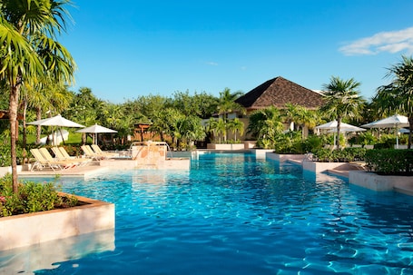 5 outdoor pools, pool umbrellas, sun loungers