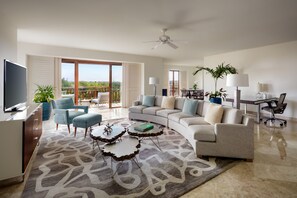 Phòng Suite, 1 giường cỡ king, hồ bơi riêng, quang cảnh kênh (Bambu) | Khu phòng khách | TV LED 65-inch có truyền hình vệ tinh, TV, đồ chơi 